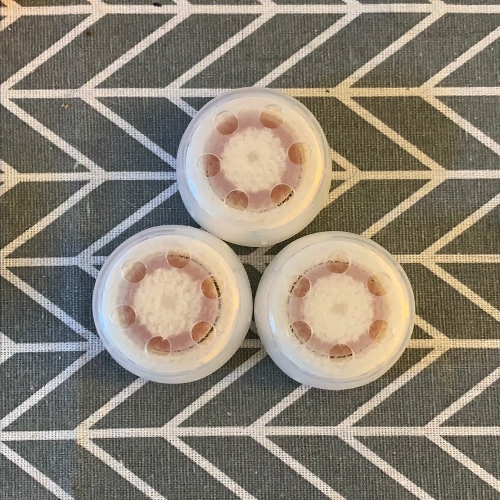 [SOLD] 3 of Clarisonic brush head radiance